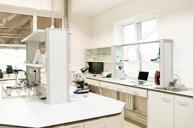 Fungsi dan Kegunaan Meja Laboratorium